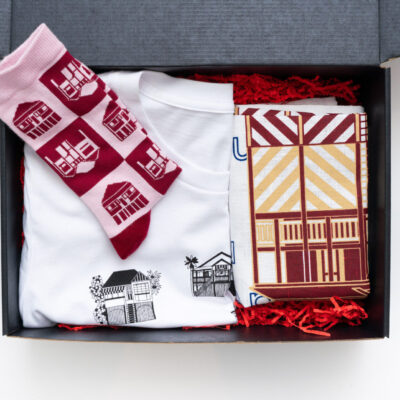Queenslander Fan Bundle - Queenslander Fan Tea Towel, Queenslander T-Shirt and Maroon Socks - on White Background
