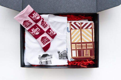Queenslander Fan Bundle - Queenslander Fan Tea Towel, Queenslander T-Shirt and Maroon Socks - on White Background
